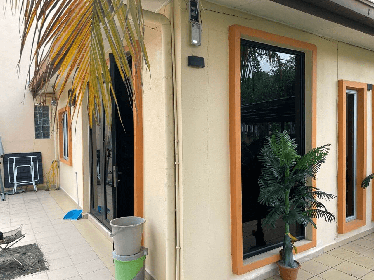 THE BEST EXPERT ADVISES HOUSE TINTED PJ OLD TOWN